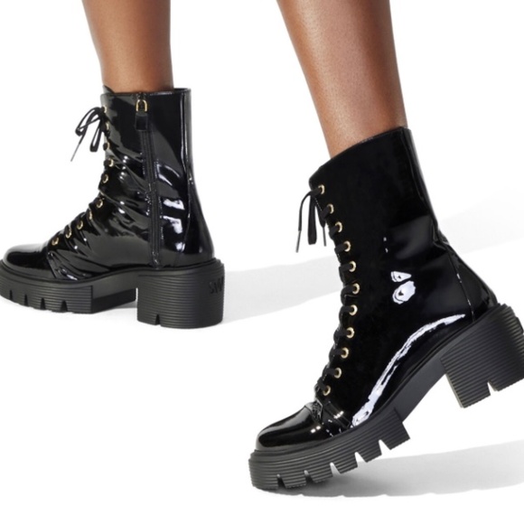 Stuart Weitzman Soho Black Patent Bootie NWOT 8 - Picture 2 of 10